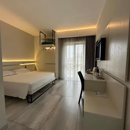 Gabriel Holidays טרופאה